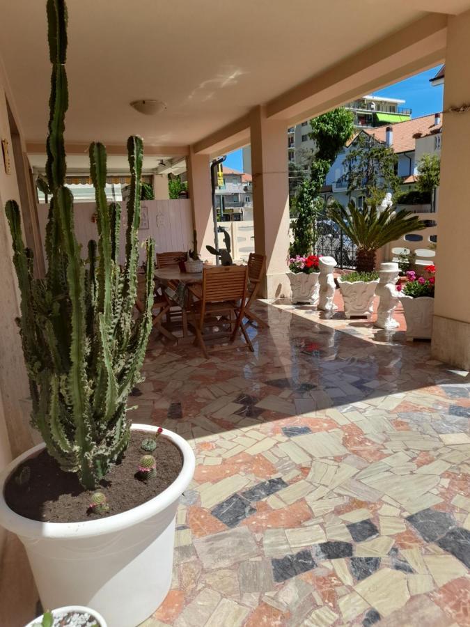 Bouganville Casa Vacanza Ambiente Climatizzato Con Wi Fi Pineto Dış mekan fotoğraf