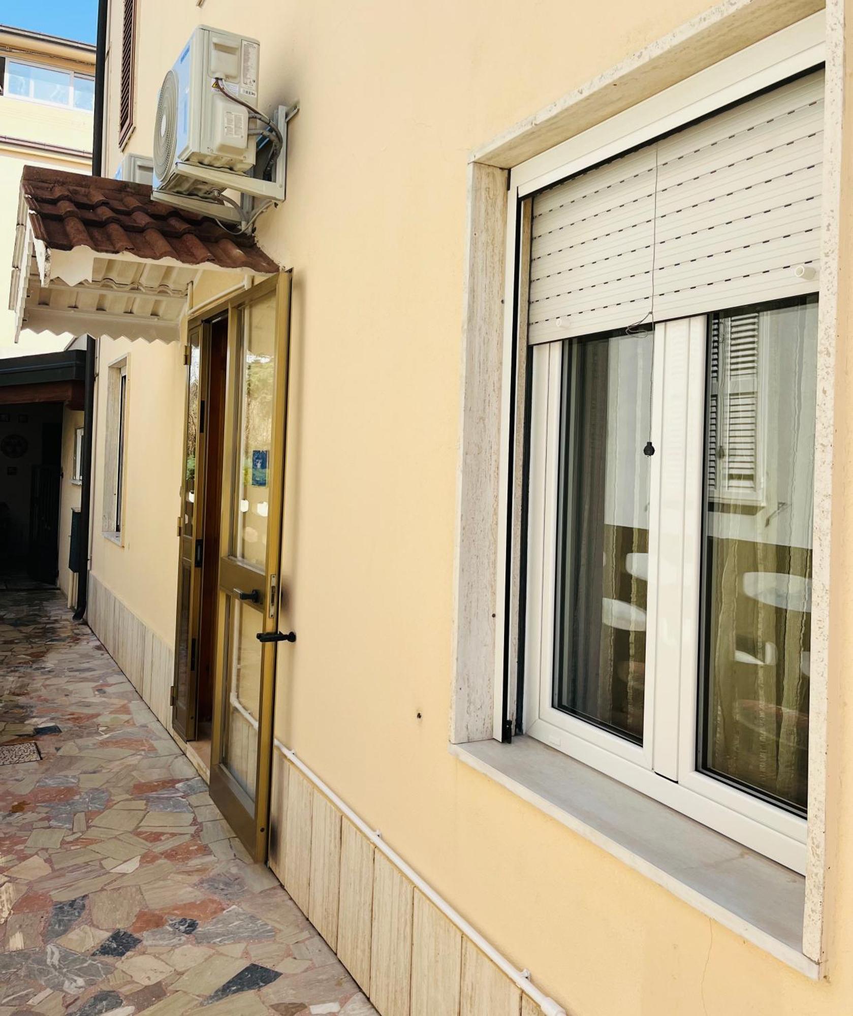 Bouganville Casa Vacanza Ambiente Climatizzato Con Wi Fi Pineto Dış mekan fotoğraf